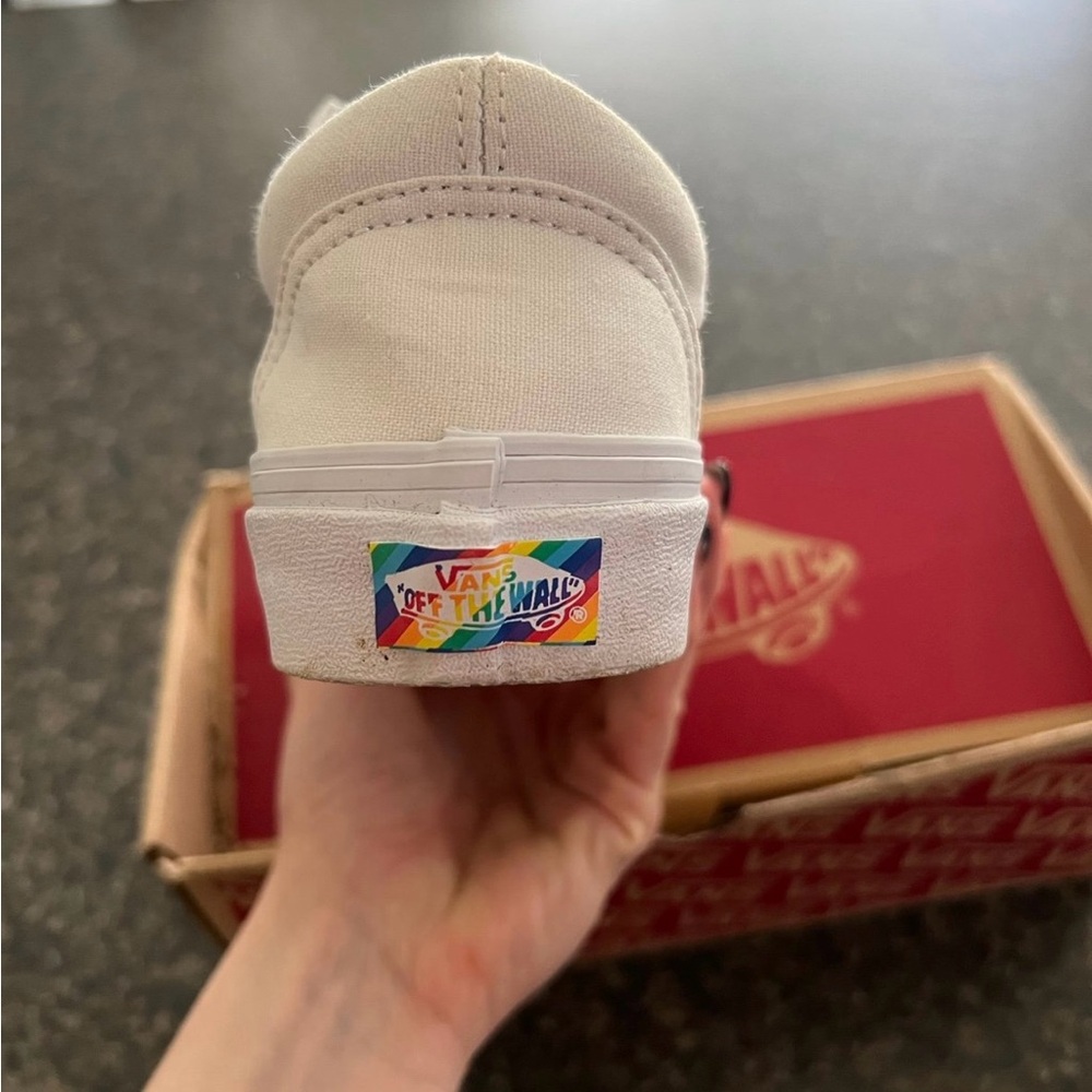 Vans Women’s Size 5.5. Worn Once. Still In Great … - image 2